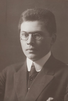 Friedebert Tuglas  duplicate photo