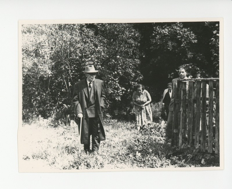 Friedebert Tuglas Keskmise järve rannal, 07.07.1965