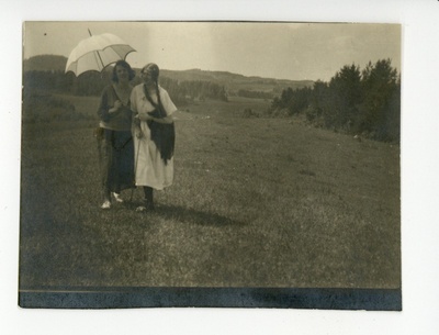 Elo Tuglas ja Selma Oinas Kasaritsas  duplicate photo