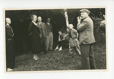Vääna-Jõesuus Vahtra talu õues, 08.1938  similar photo