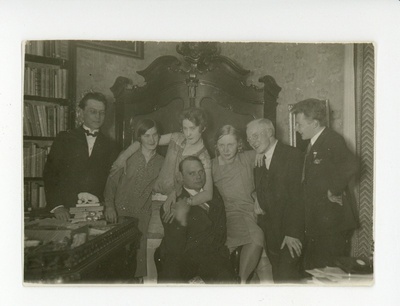 Friedebert Tuglas, Virve Huik-Kukke, Elo Tuglas, Aleksander Tassa, Elsbet Markus-Parek, Oskar Loorits, Osvald Saadre  duplicate photo