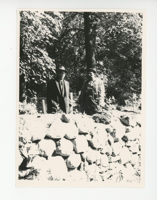Friedebert Tuglas Alatskivi kalmistul, 05.07.1965