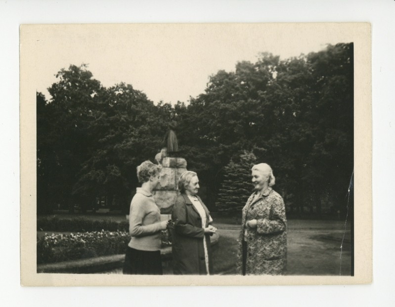 Elts Parek tütardega. Pärnu, 1968