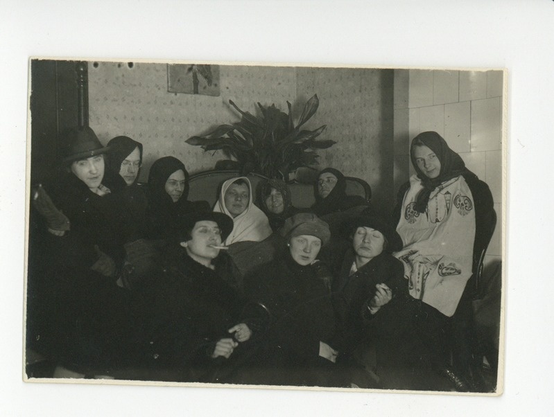 Linda Annist, Elsbet Parek, Linda Vilmre, Osvald Saadre, Elo Tuglas, Voldemar Vaga, Friedebert Tuglas, Ants Oras, Mart Lepik, Julius Mägiste