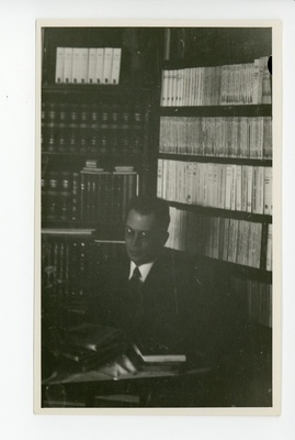 Friedebert Tuglas oma töökabinetis, 01.1938  duplicate photo