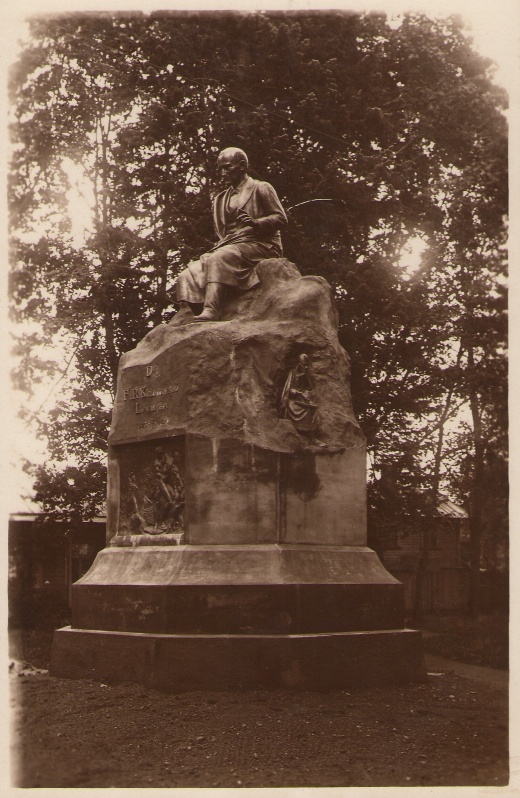 Photo. Dr. Fr. R. Kreutzwald's monument stage in Võrus.