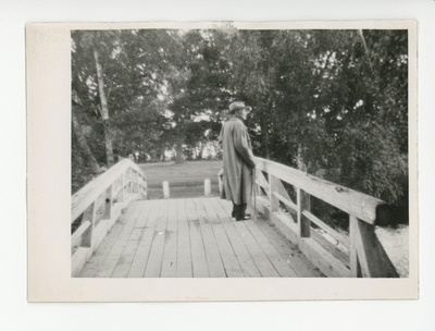 Friedebert Tuglas Ahja Saks-sillal 12.09.1955  duplicate photo