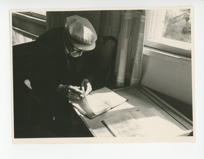 Friedebert Tuglas Elva koduloomuuseumis, 1966  duplicate photo
