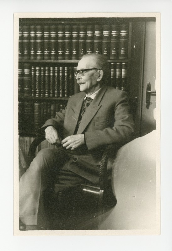 Friedebert Tuglas Nõmmel tugitoolis, 31.05.1968