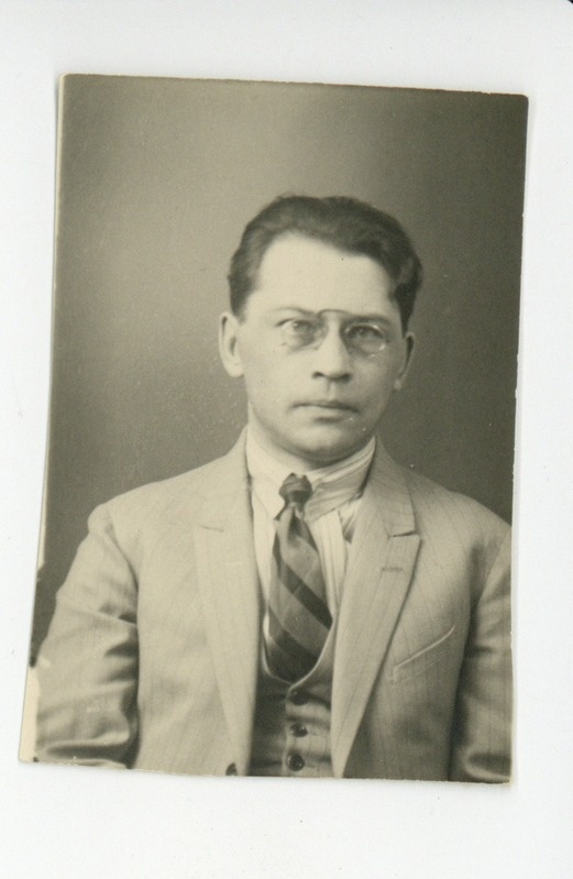 Friedebert Tuglase portree