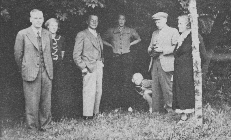 Vääna-Jõesuus, Vahtra talu õues, august 1938