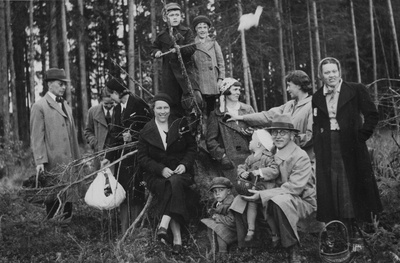 Ooniste otsimisel Erastvere metsas 28. mail 1939  duplicate photo