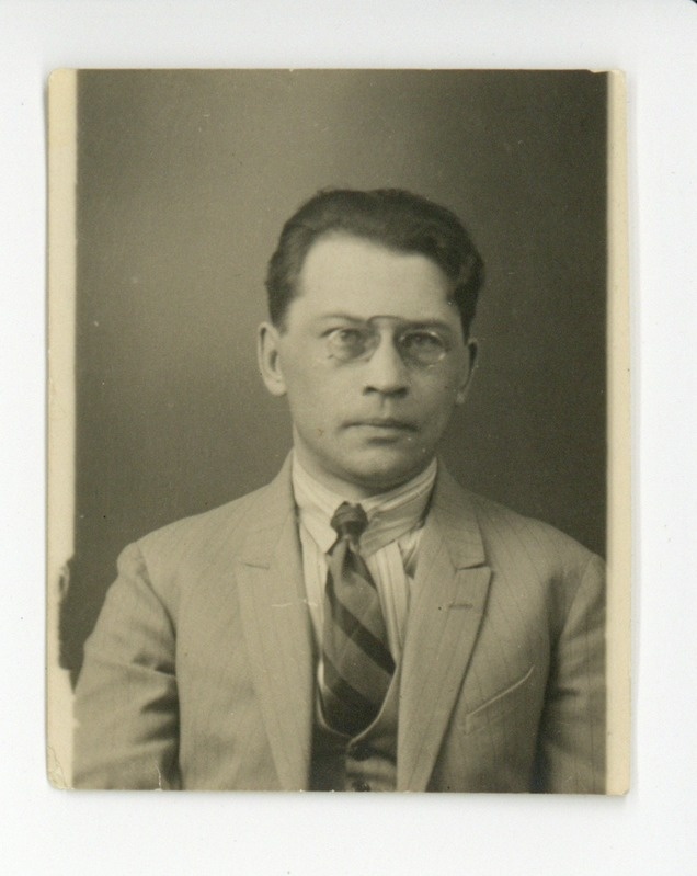 Friedebert Tuglase portree