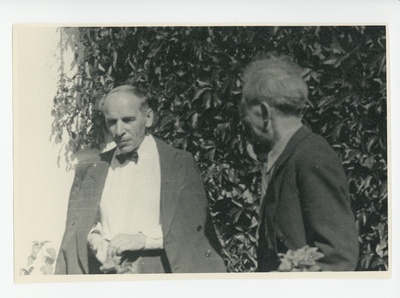 Johannes Semper ja Friedebert Tuglas aias  duplicate photo