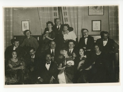 Oleng "Pallases", teiste seas Ado Vabbe, Aleksander Tassa, Elo Tuglas, Friedebert Tuglas, Konrad Mägi  duplicate photo