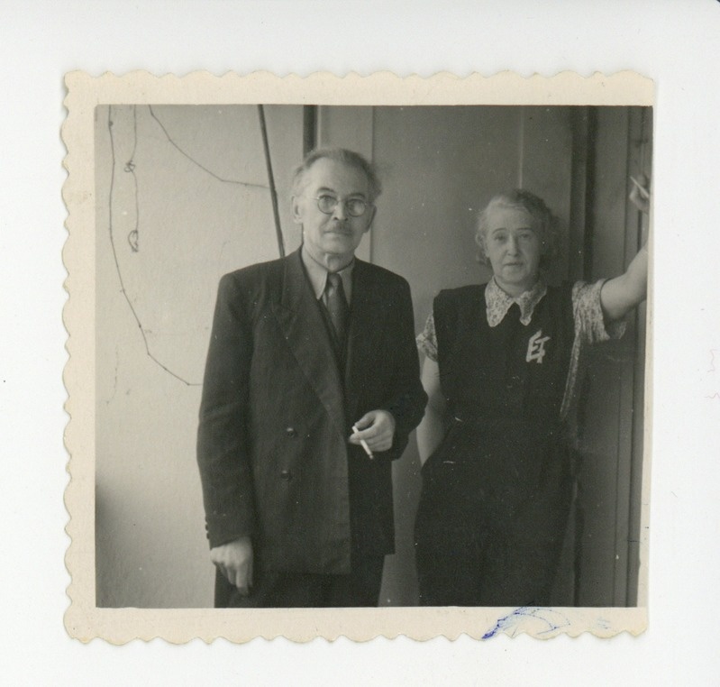 Elo Tuglas ja Friedebert Tuglas verandal, 05.1951