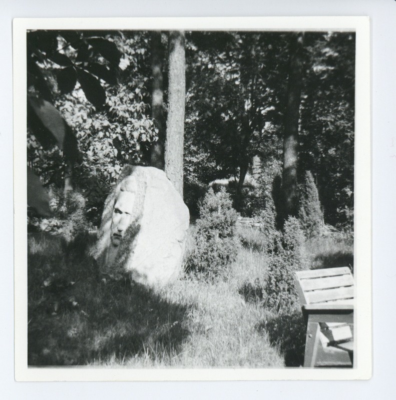 Osa Tuglase aeda Juhan Liivi kiviga, 6.07.1969