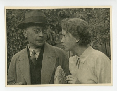 Friedebert Tuglas ja Elo Tuglas Haapsalus aias, 1935  duplicate photo