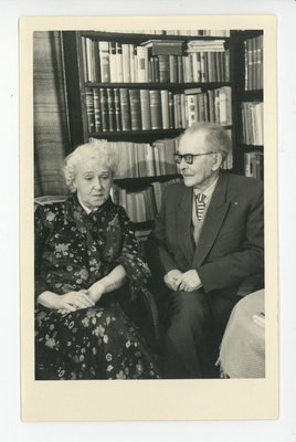 Elo Tuglas ja Friedebert Tuglas töökabinetis, 1961  duplicate photo
