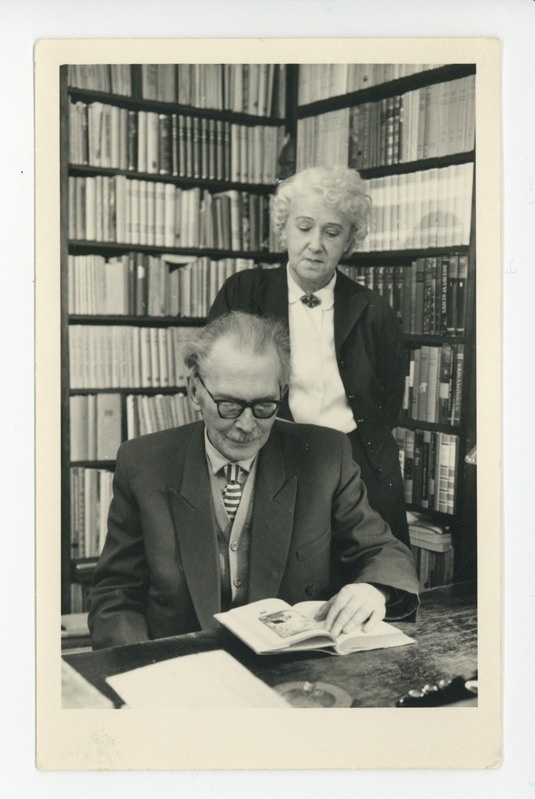 Elo Tuglas ja Friedebert Tuglas töökabinetis, 1961