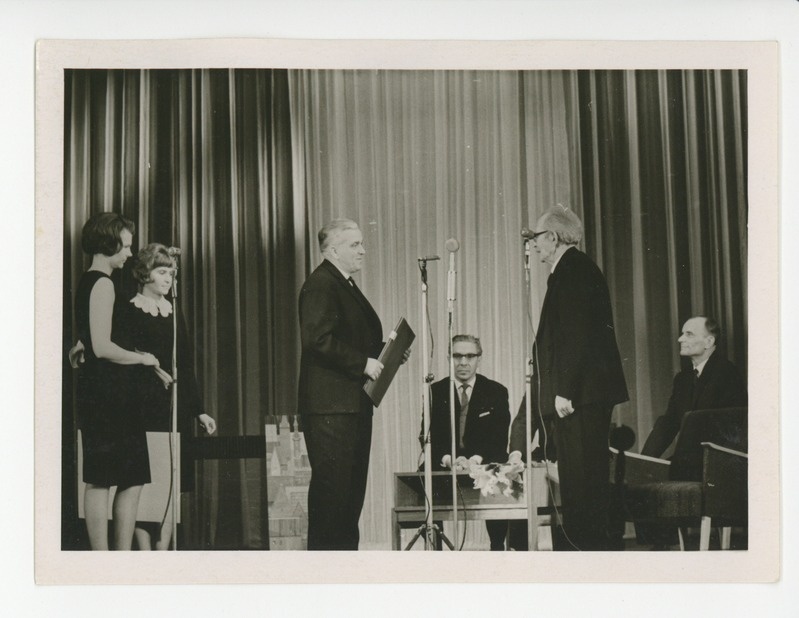 Friedebert Tuglast tervitab Albert Laus