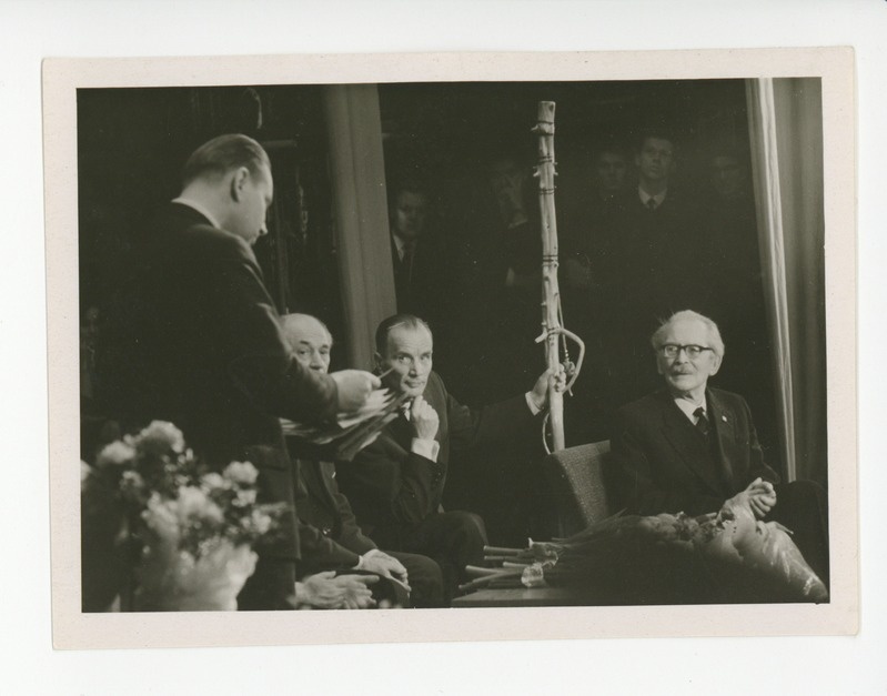 Friedebert Tuglast tervitab Vladimir Beekman