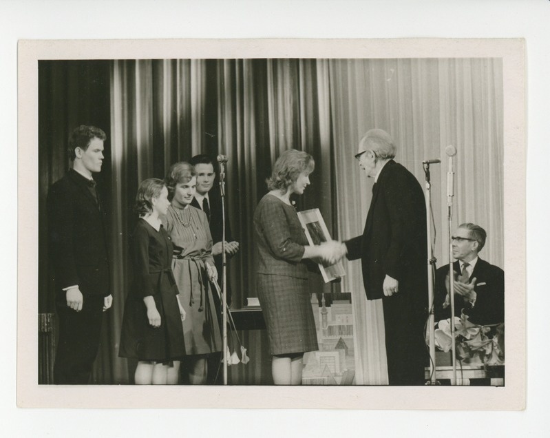 Friedebert Tuglast tervitab Ahja Keskkool