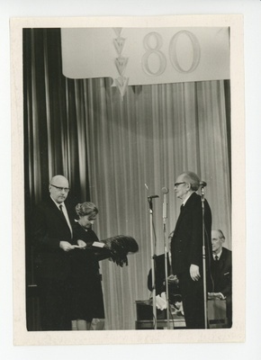 Friedebert Tuglast tervitavad soomlane ja Ellen Niit  duplicate photo