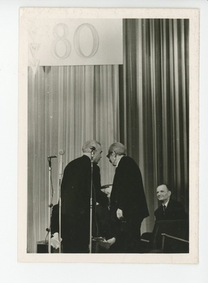 Friedebert Tuglast tervitab Gustav Ernesaks  duplicate photo