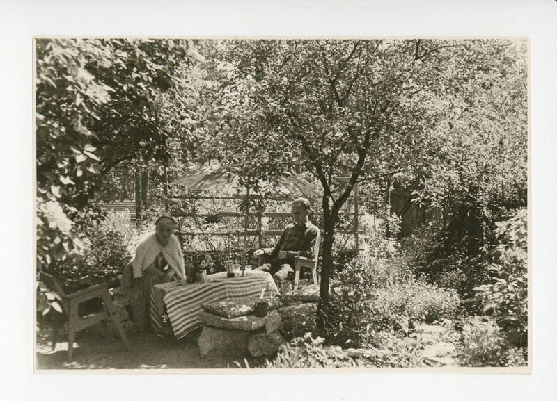 Elo Tuglas aialaua taga Erich Oinasega, 1961