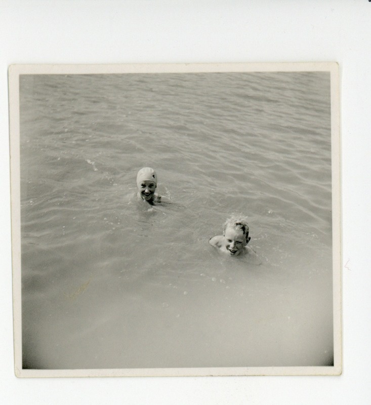 Elo Tuglas ja Pepe vees Syvärannalla, 1936