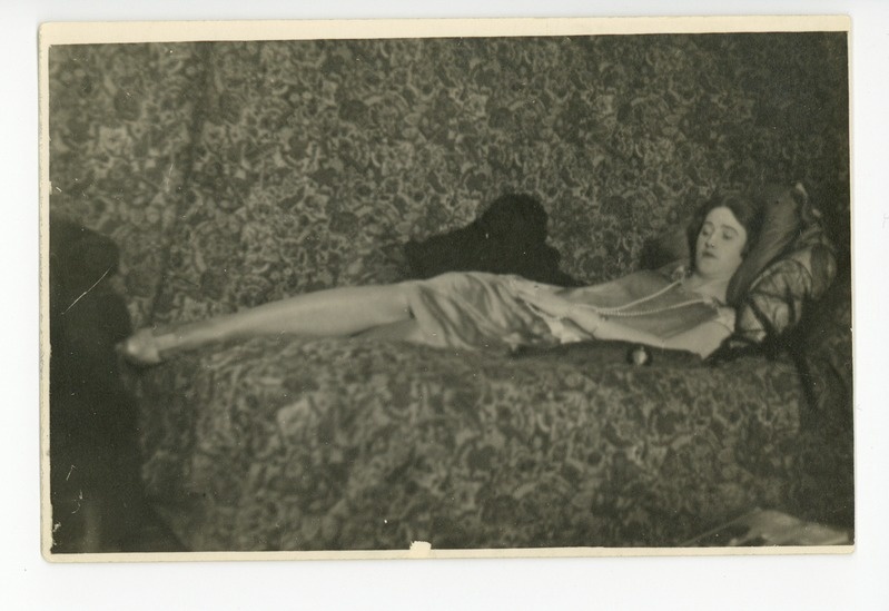 Elo Tuglas lamamas, 1925
