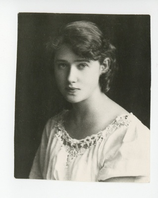 Elo Tuglase portree, 1918  duplicate photo