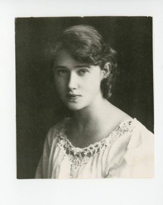 Elo Tuglase portree, 1918  duplicate photo