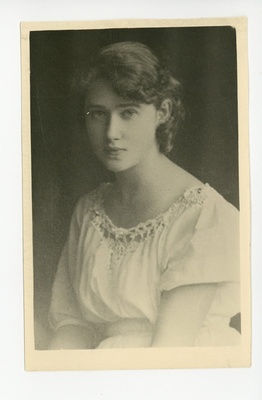 Elo Tuglase portree, 1918  duplicate photo