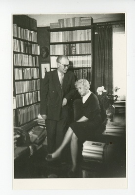 Friedebert ja Elo Tuglas kabinetis, 1960  duplicate photo