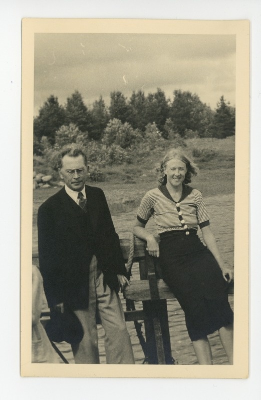 Friedebert Tuglas ja Selma Kurvits Pljussa jõel, suvi 1937
