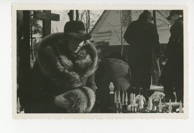 Selma Kurvits ema matusel, 1938