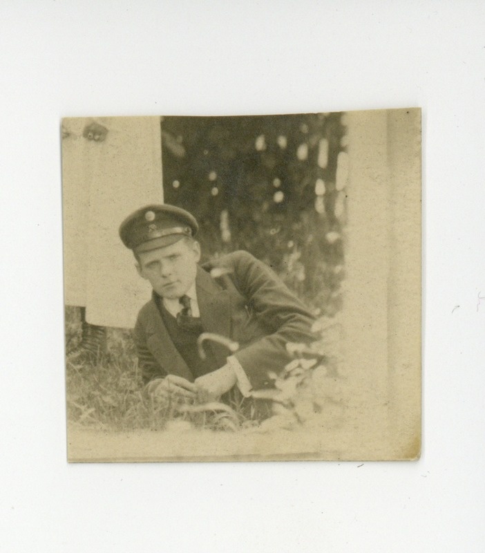 Elo Tuglase vend Eduard Oinas