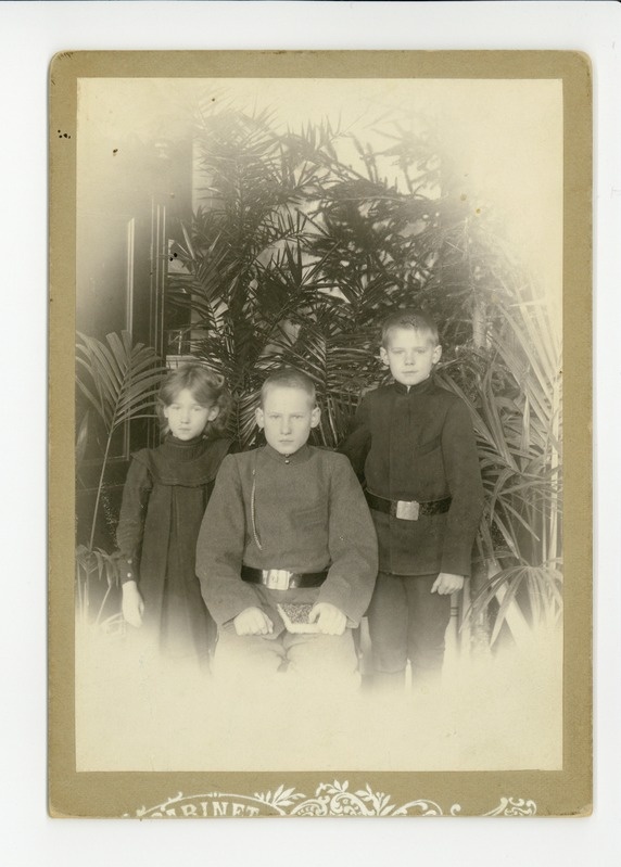 Elo Tuglas vendade Aleksandri ja Eduard Oinasega, 1901