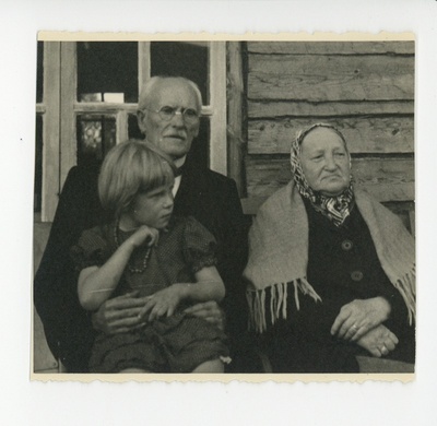 Elo ema ja onu Tipaga Vastse-Kuustes  duplicate photo
