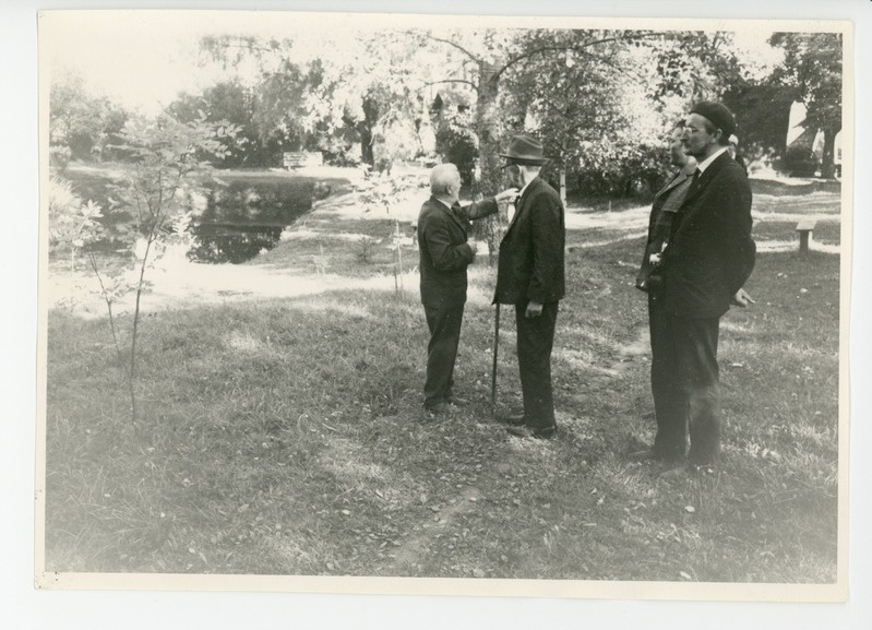 Jaak Seeru, Friedebert Tuglas, Jaan Eilart Uderna pargis, 14.09.1967