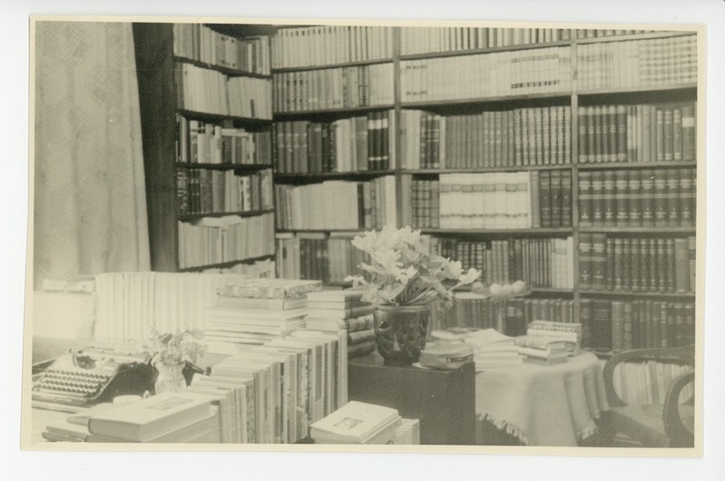 Vaade Friedebert Tuglase kirjutuslauale