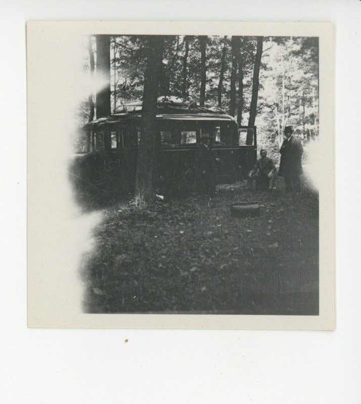 Autoga Chevrolet A- 1040 puhkepeatusel metsas