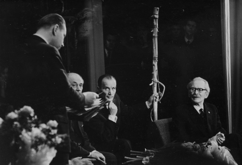 Vladrimir Beekman loeb tervitustelegramme