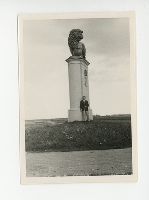Friedebert Tuglas Karl XII ausamba juures Narva lähedal, 07.1937  similar photo