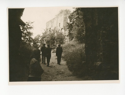 Karl Ader ja Friedebert Tuglas Viljandi lossimägedes ja järve ääres  duplicate photo