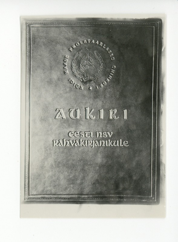 Fotosid aukirjadest ja juubelialbumite kaantest