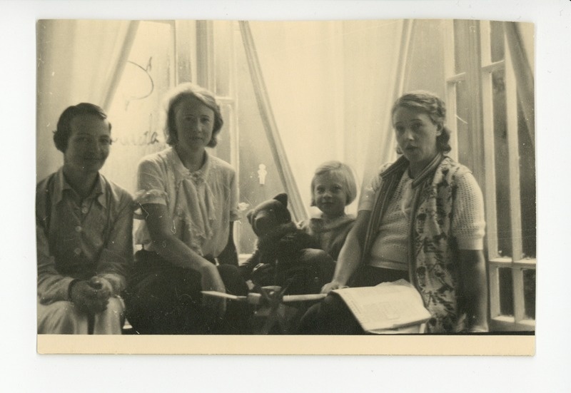 Linda Vilmre, Selma Kurvits, Elo Kurvits, Elo Tuglas