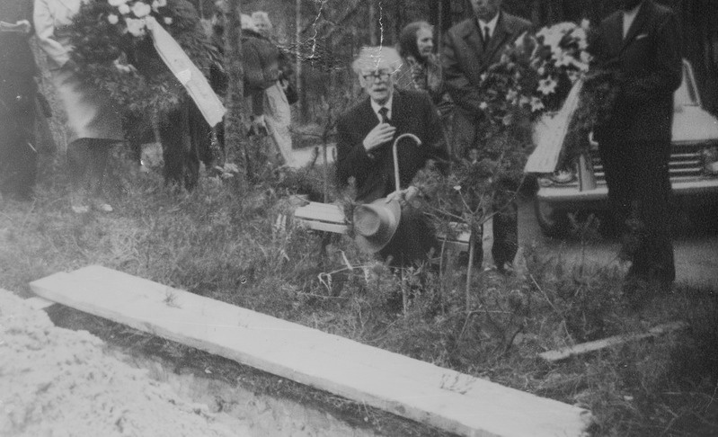 Friedebert Tuglas Elo haua ääres